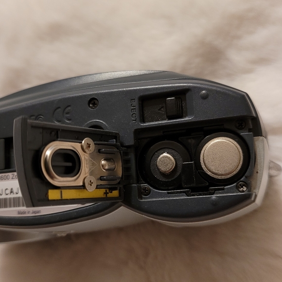 Vintage Kodak DX3600 Zoom Digital Camera 2.2 Megapixel - Picture 13 of 16